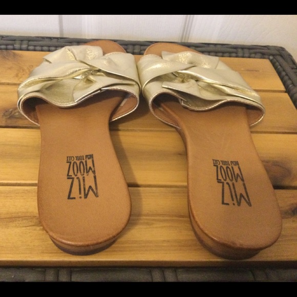 Miz Mooz Angelina Sandal, Size 6, Gold - Picture 4 of 4